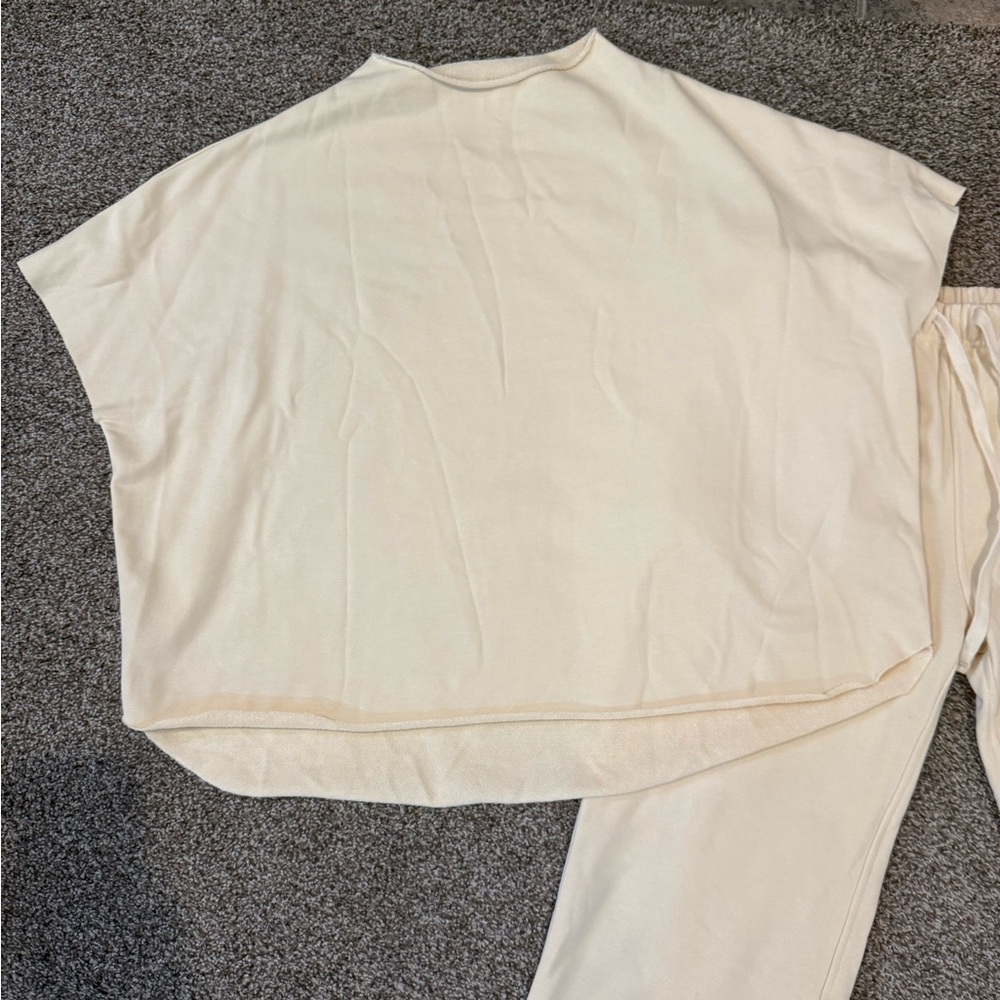 Cream Lounge Set - Picture 2 of 4